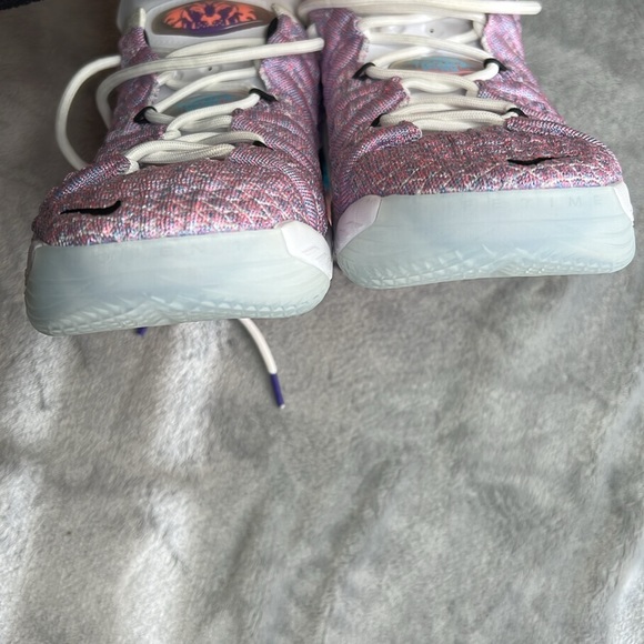 🎯NWOT Nike LeBron 18 'Graffiti' 4.5Y \ 23.5CM \ EU36.5 - Picture 7 of 13